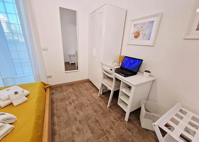 Metro C House - Parcheggio Privato - Metro A 50 M - 3 - 80 Mq Apartment *